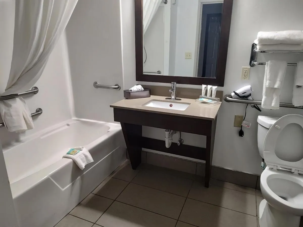 *** Hotel Country Inn & Suites By Radisson, Hinesville, Ga United States